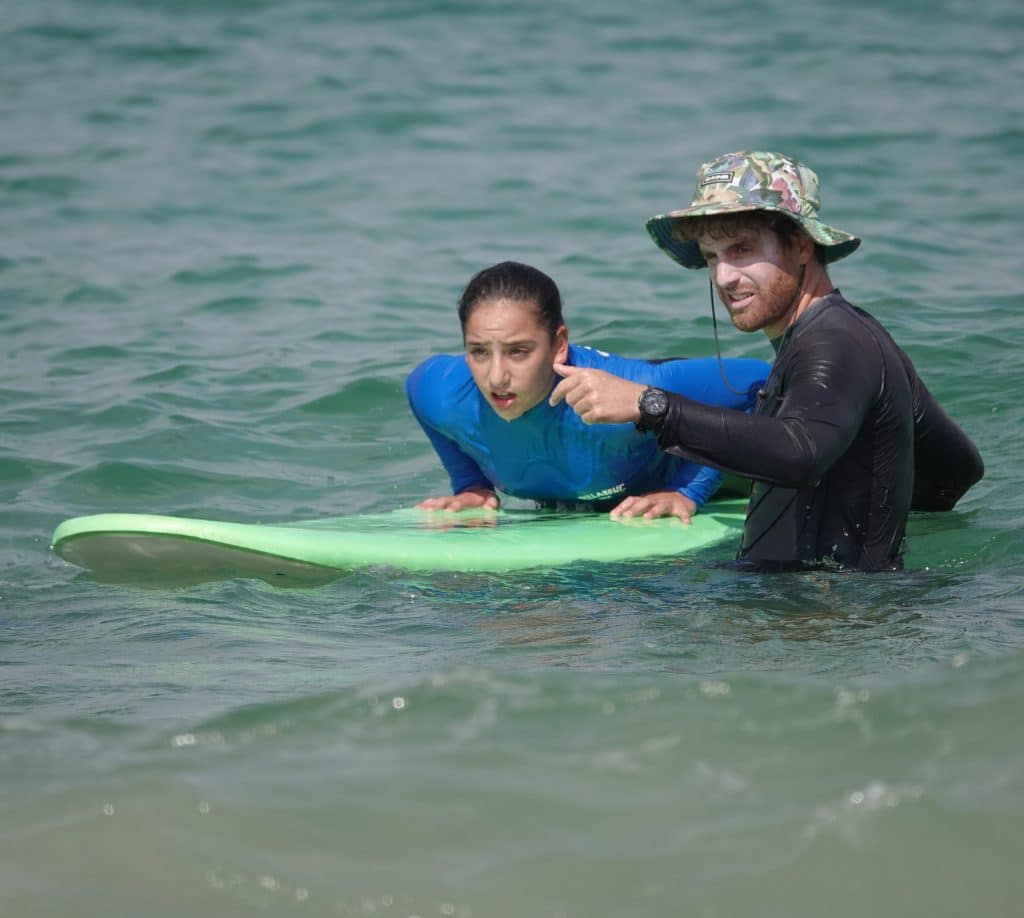איתי המדריך בקייטנת גלישה חוף הצוק