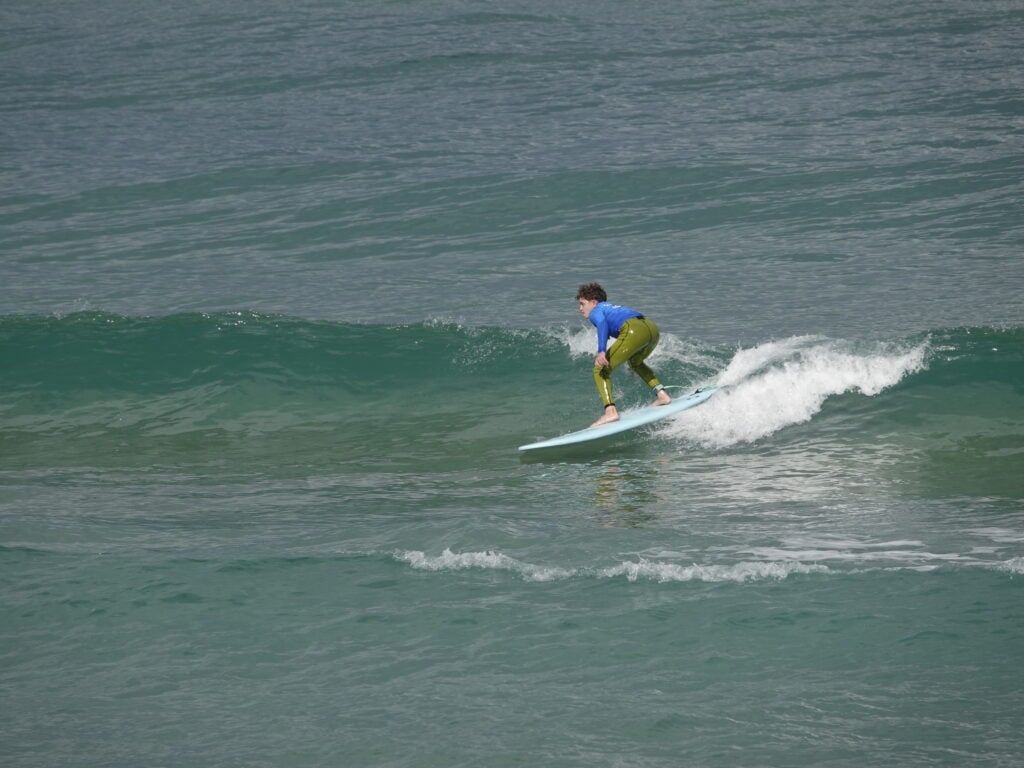 תמיד כייף בקייטנת גלישה של סוכות