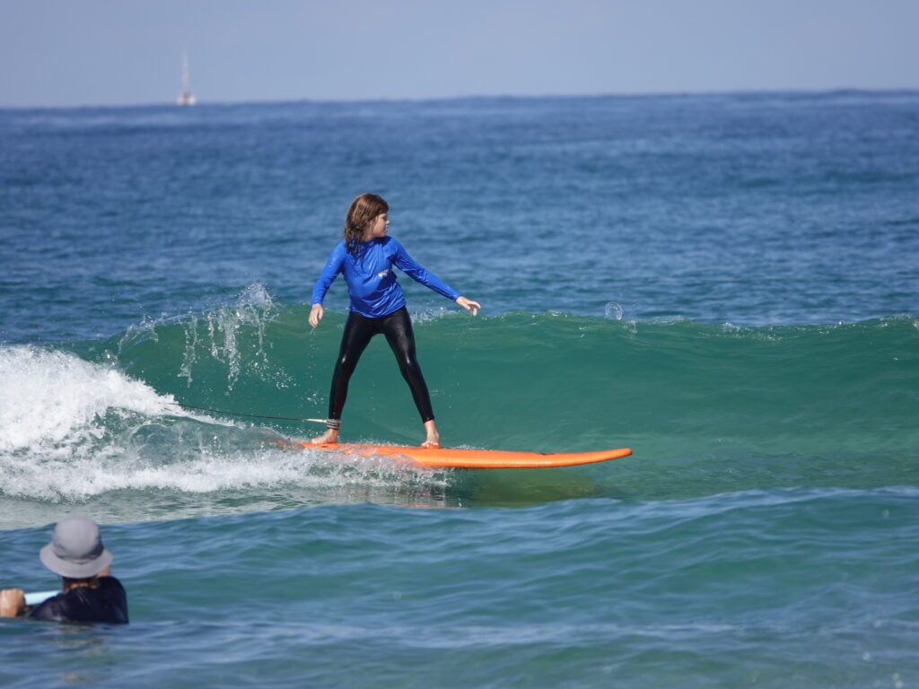גולשים בקייטנה-חוף הצוק הרצליה